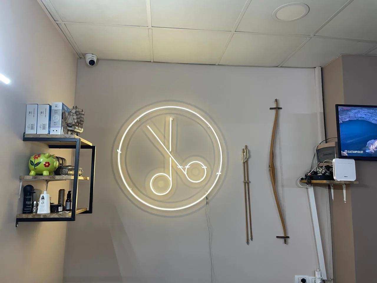 Barber Shop, punim nga Agolli Reklama