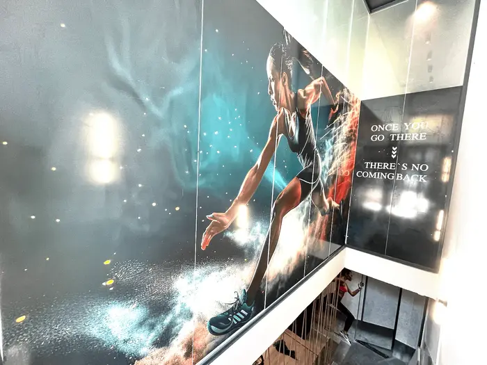 LIFE TIME – Punim me Adeziv — projekt reklamues i realizuar nga Agolli Reklama