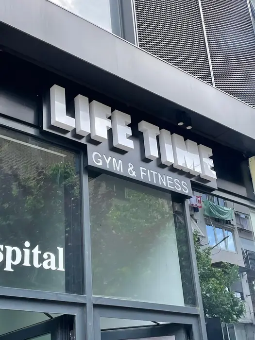 LIFE TIME – Tabela — projekt reklamues i realizuar nga Agolli Reklama