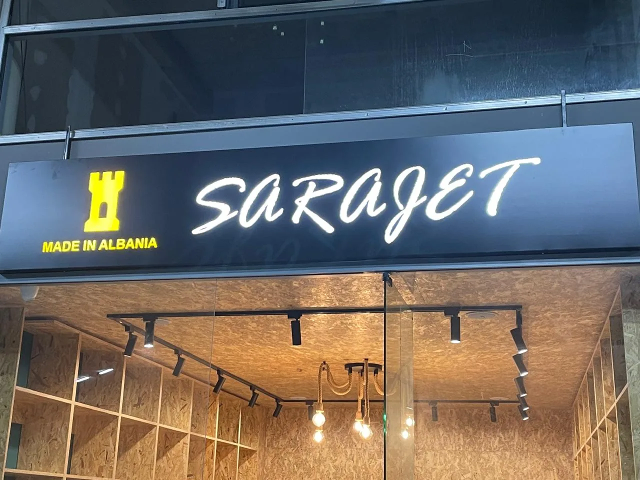 Sarajet, punim nga Agolli Reklama