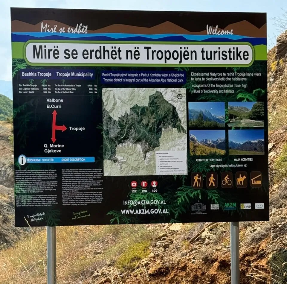 Sinjalstike, punim nga Agolli Reklama